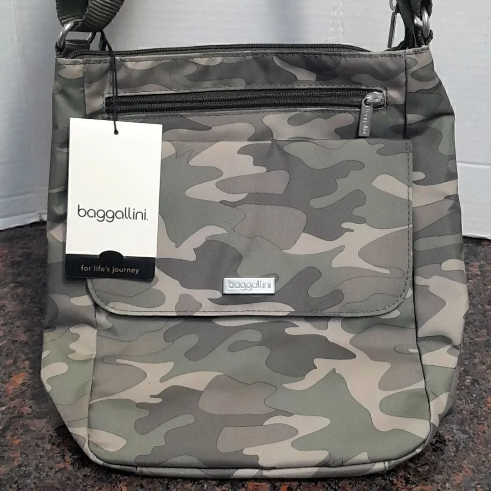 UNISEX Baggallini Towne Bagg in Olive Camo...NWT